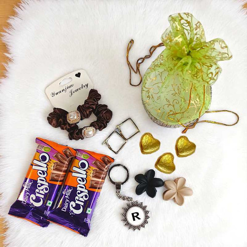 Stylish Gift Basket with Chocolates, Accessories & Custom Keyring NKS-867