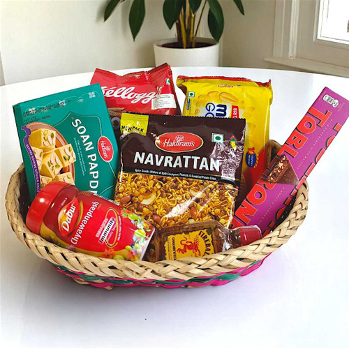 Snacks Gift Basket with Whisky 50ml JNK-3925