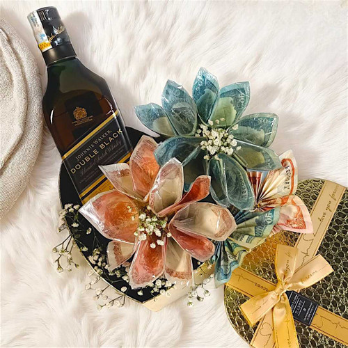 Whisky 750ml with Money Bouquet in a Box JNK-3958