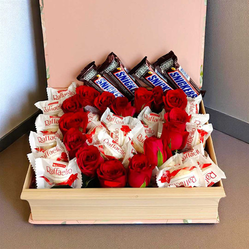 Romantic Gift Box with Roses, Raffaello And Snickers NKS-938