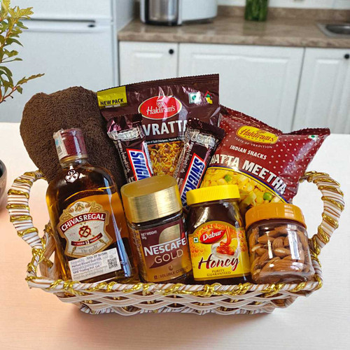 Snacks Gift Basket with Whisky 200ml JNK-4081