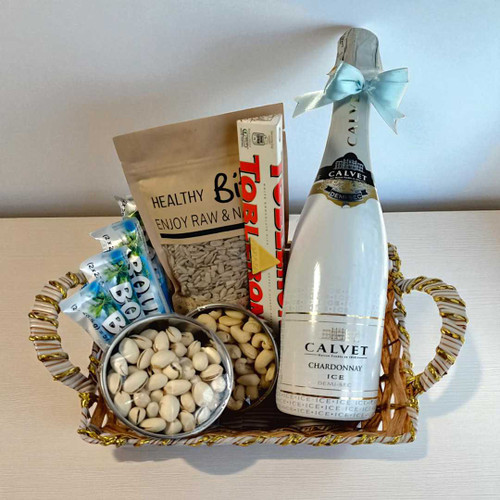 Sparkling Wine, Chocolates & Dry Nuts Hamper NKS-1019