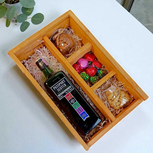Elegant Whisky & Nuts Gift Box for Dad NKS-1112