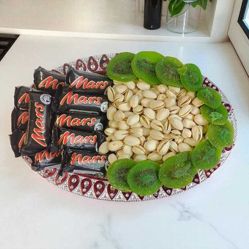 Pistachio, Kiwi & Mars Chocolate Gift Tray NKS-1139