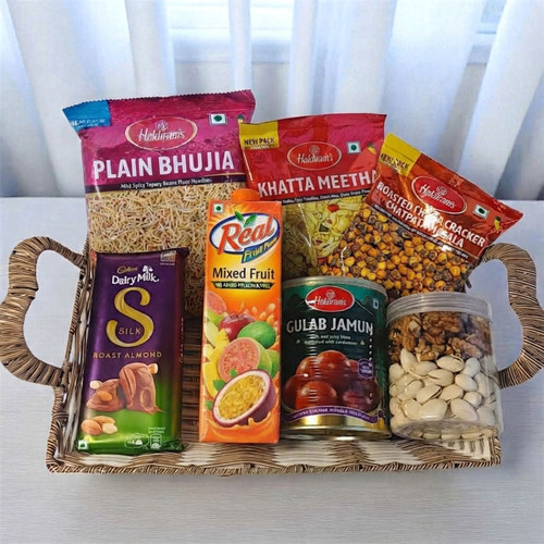 Snacks Gift Basket with Real Juice & Dry Nuts