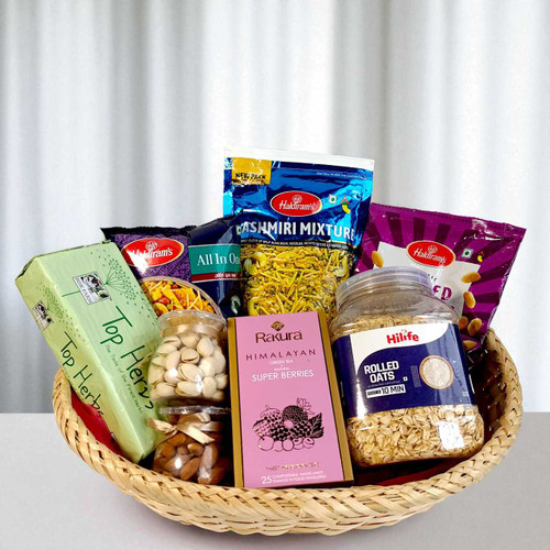Assorted Snacks Gift Basket with Dry Nuts JNK-4393