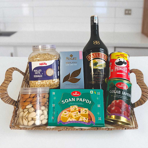Bailey's Whisky 1ltr & Snacks Gift Basket JNK-4402