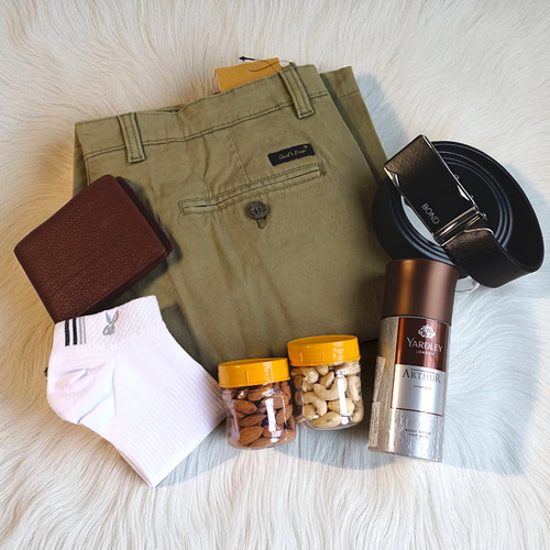 Premium Dad’s Accessories & Snacks Hamper