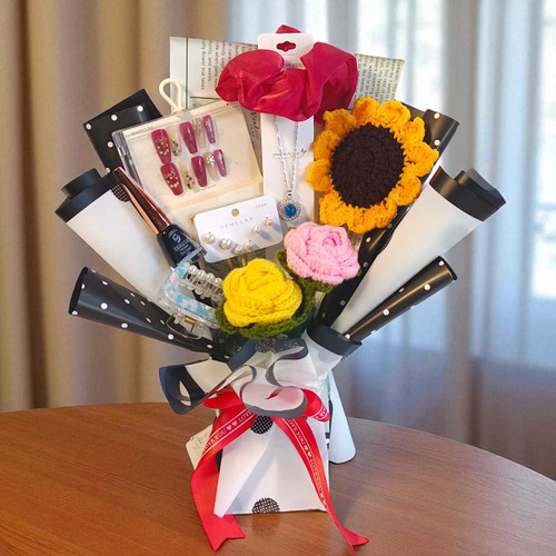Charming Beauty & Accessories Gift Bouquet for Her SK-722