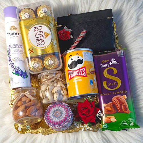 Luxurious Joy Hamper For Her SK-783