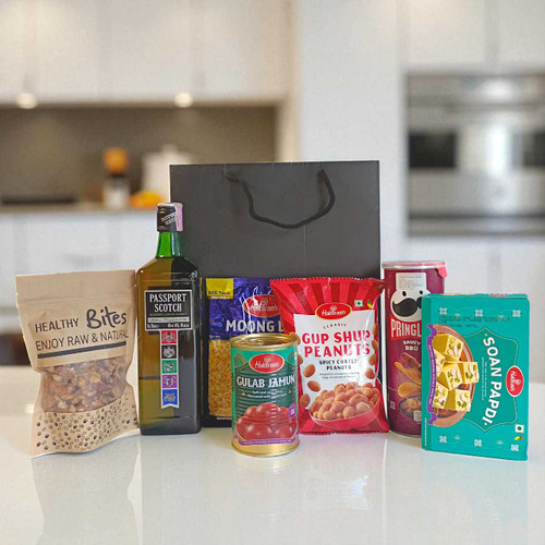 Whisky 700ml, Snacks & Mithai Gift Combo Bag JNK-4640 Whisky 700ml, Snacks & Mithai Gift Combo Bag JNK-4640