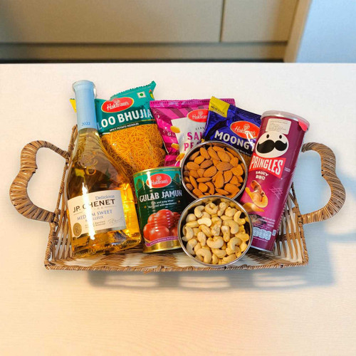 Snacks Gift Basket with White Wine 750ml & Dry Nuts JNK-4720