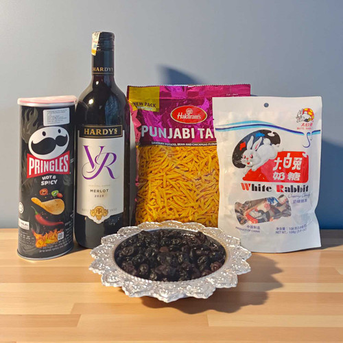 Premium Snacks With 750ml Wine SK-950