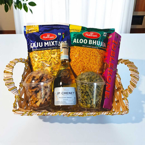 Snacks Gift Basket with White Wine 250ml JNK-4848