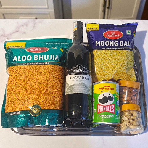 Red Wine 750ml with Snacks Gift Tray JNK-4884