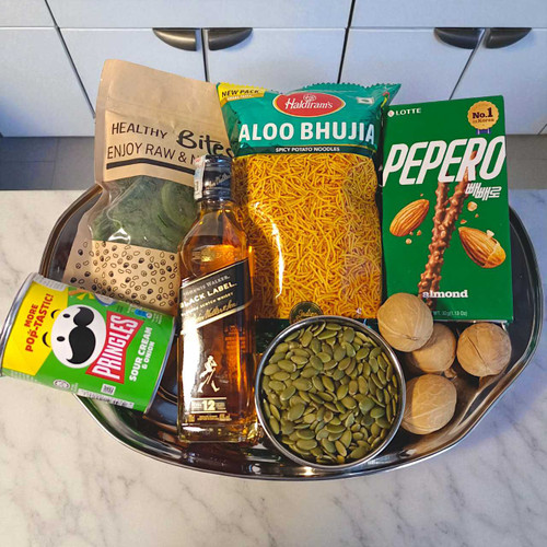 Special Festive Treats Tray with Snacks & 200ml Whisky SK-976 Special Festive Treats Tray with Snacks & 200ml Whisky SK-976
