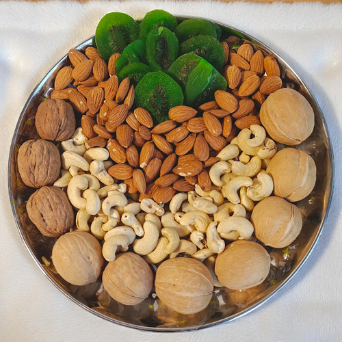 Nutritious Delight Tray: Dry Nuts,Walnuts & Kiwi