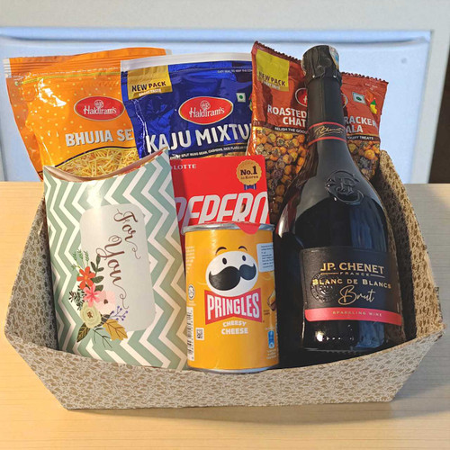 Snacks Gift Box with Sparkling Wine 750ml JNK-4895
