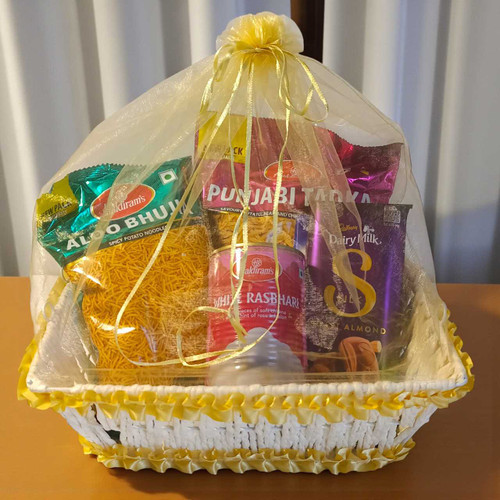 Namkeen's with Sweet Delights Gift Basket JSR-553 Namkeen's with Sweet Delights Gift Basket JSR-553
