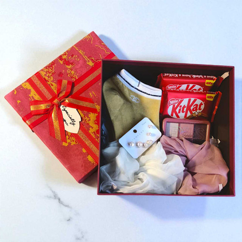 Delight Gift Box with Beauty & Chocolates JNK-5075