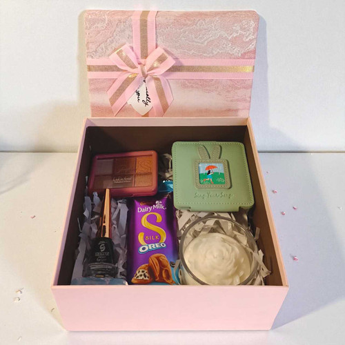 Makeup & Moments Gift Box for Her BPL-547 Makeup & Moments Gift Box for Her BPL-547