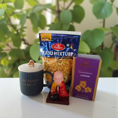 Treats & Mug Gift Set: Buddha Monk, Tea & Snacks SPM-87