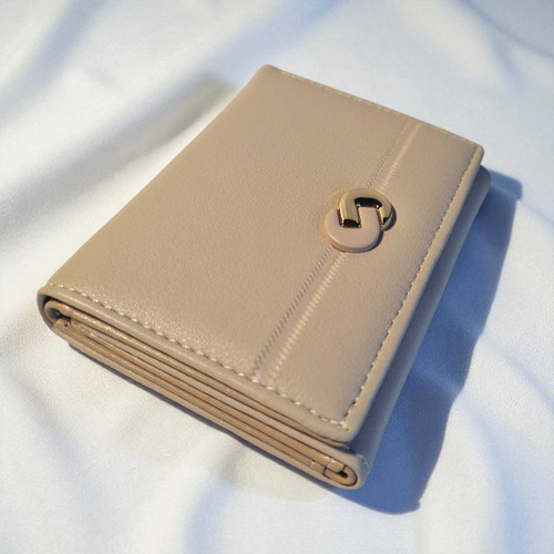 Stylish Off-White Women’s Wallet with Trendy Clasp BG-1525