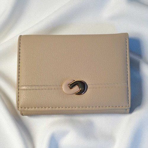 Stylish Off-White Women’s Wallet with Trendy Clasp BG-1525