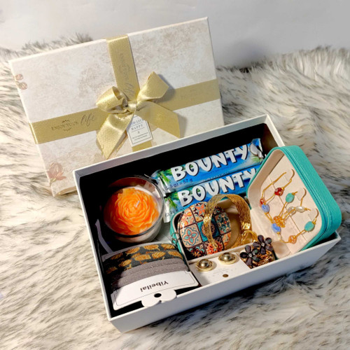 Jewelery Gift Box with Candle & Chocolates for Her JNK-5277