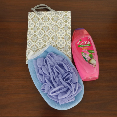Pampering Shower Set – Gel, Gloves & Scrub