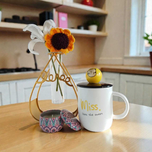 Blooming Love & Cozy Moments Gift Set With Crochet Flowers & Scented Candle SK-1427