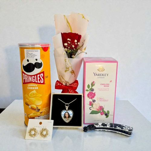 Elegant Treats & Accessories Gift with Rose for Her JNK-5920