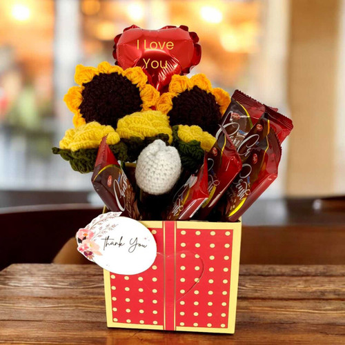 Love Gift Box with Choolates & Crochet Flowers JNK-5997