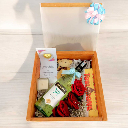 Anniversary Gift Box with White Wine 750ml, Roses & Chocolates JNK-6067