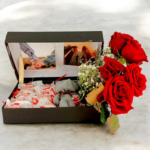 Memorable Gift Box with Roses, Chocolates & LED Lights JNK-6077