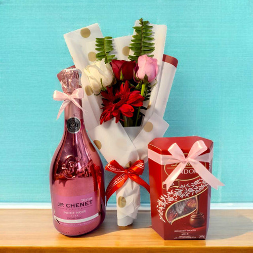 Sparkling Rose Wine 750ml with Chocolates & Floral Bouquet JNK-6089