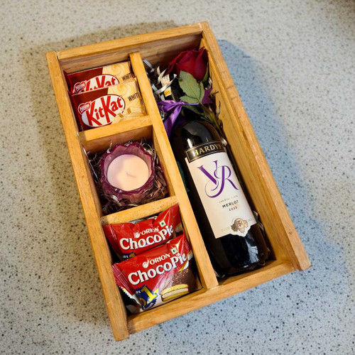 Red Wine 750ml with Chocolate & Candle Box JNK-6116
