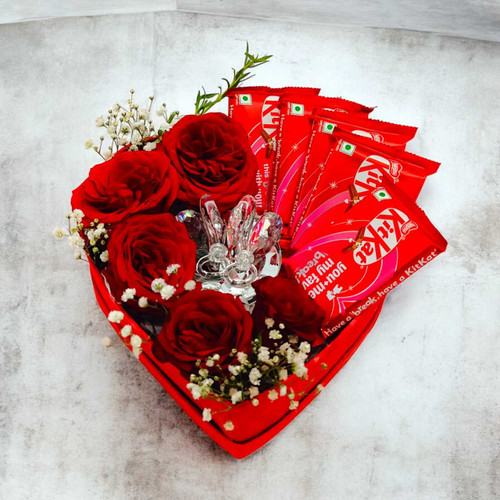 Couple Swan Showpiece with Roses & Chocolates JNK-6284