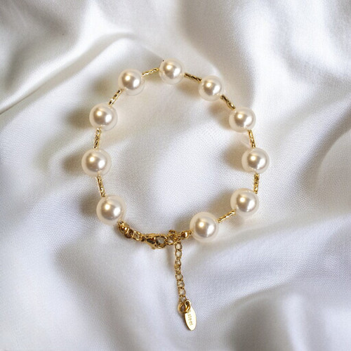 Stylish Golden Bracelet Featuring White Pearls and Adjustable Clasp