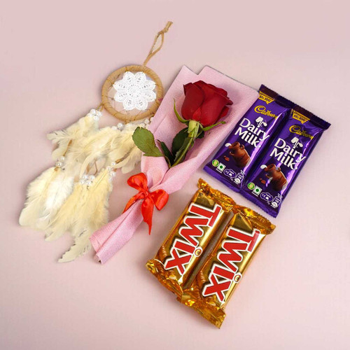 Floral Round Dreamcatcher Gift Set with Chocolates & Red Rose Bouquet SK-1597