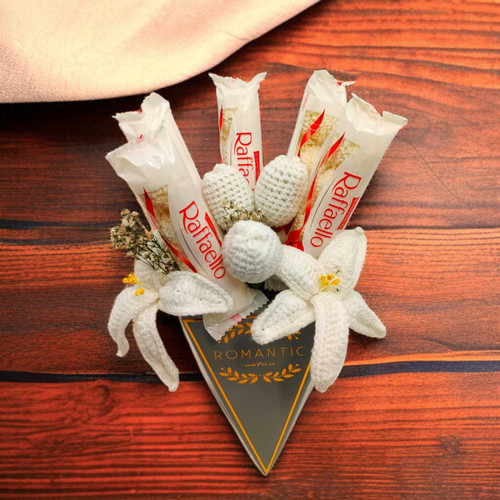 Raffaello, Crochet Lily & Tulip Delight Vase JNK-3616