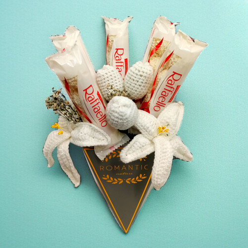 Raffaello, Crochet Lily & Tulip Delight Vase