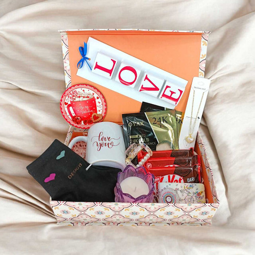 Love Gift Box with Accessories, Chocolates & Candle for Her JNK-6361