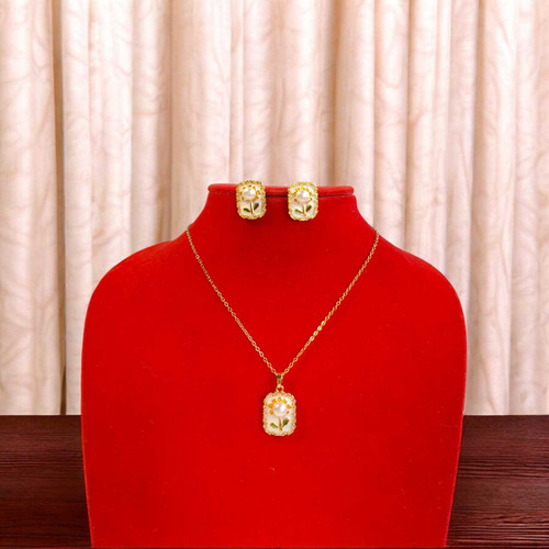 Gold-Plated Brass Elegant Jewellery Set Featuring White Pearl Flower Pendant & Earrings JL-99