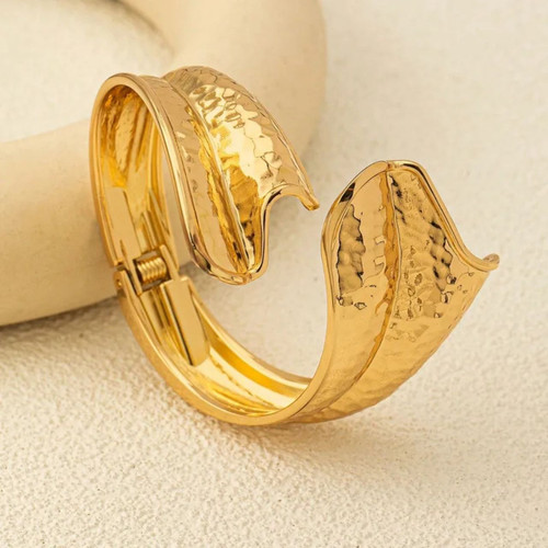 Elegant Hammered Open Bangle in Gold Plating