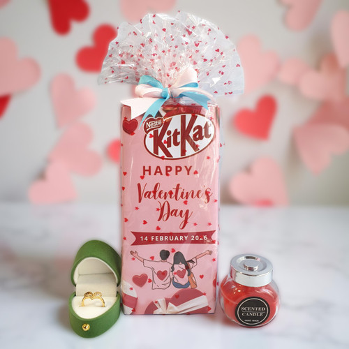 Romantic Treats & Heart Ring Gift Set With Scented Candle