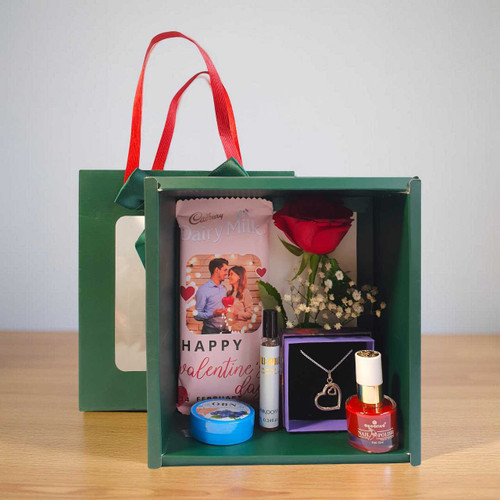 Beauty & Jewelry Gift Hamper with Personalized Chocolate SPM-641