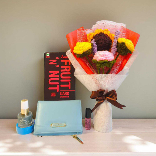 Elegant Floral & Beauty Gift Hamper for Her SPM-647