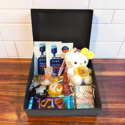 Kitty Charm, Beauty Essentials & Chocolate Gift Box For Women BPL-1015