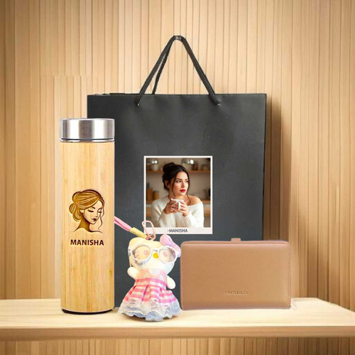 Elegant Essentials Personalised Gift Collection With Bottle & Hello Kitty SK-2098